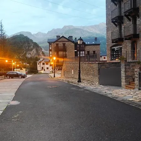 Nicomar Apartamento Escarrilla