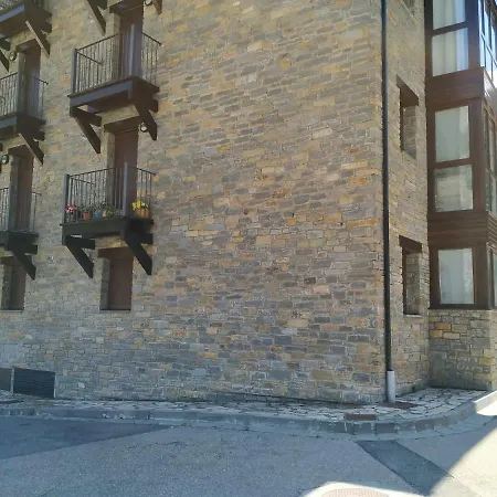 Nicomar Apartamento Escarrilla